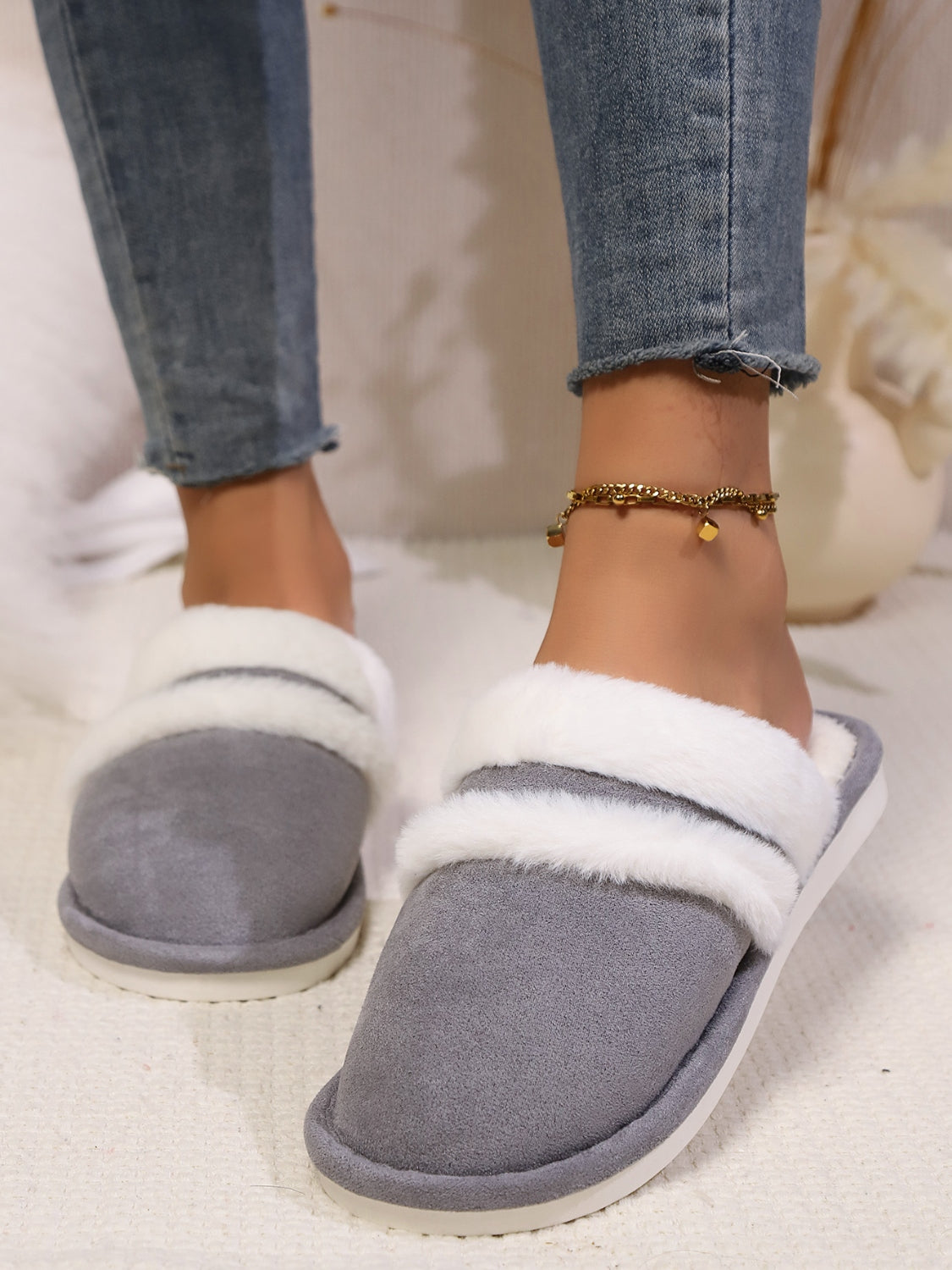 Zephariel Contrast Faux Fur Round Toe Slippers