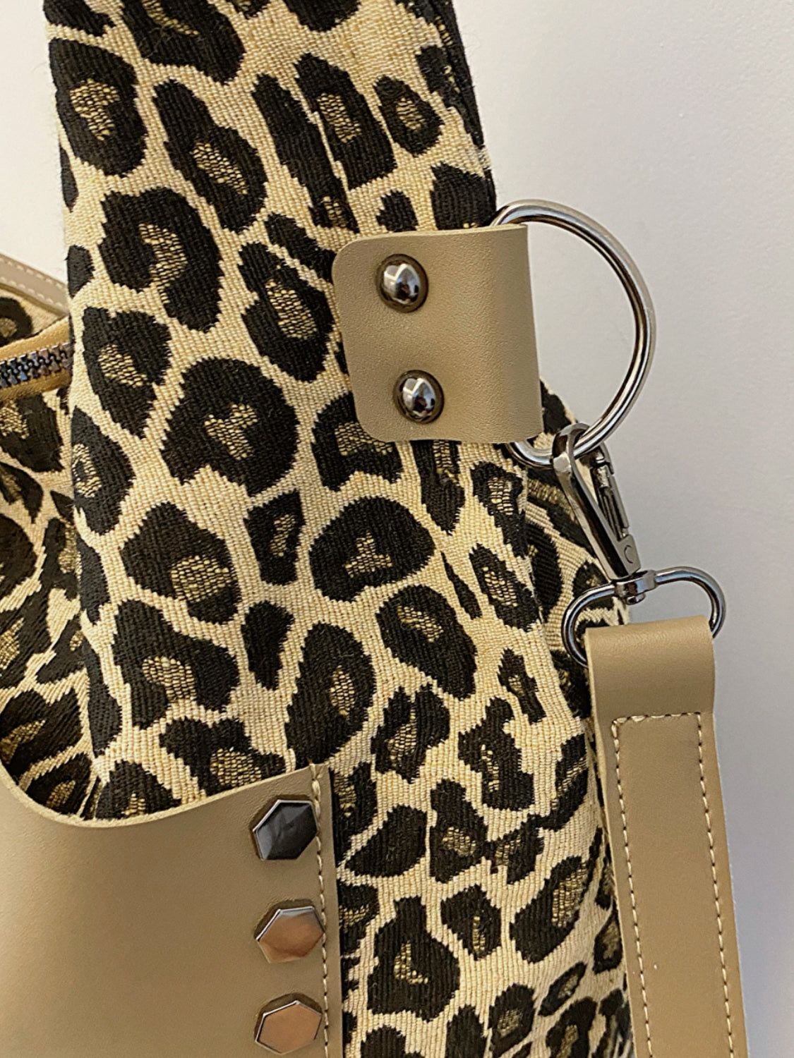 Zephariel Leopard Polyester Shoulder Bag with Zippers