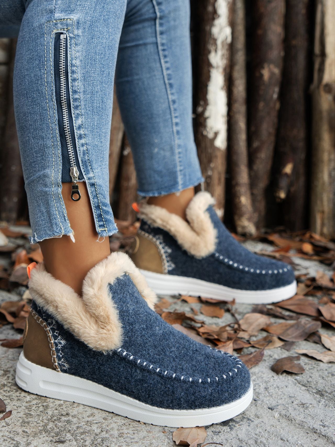 Zephariel Furry Suede Round Toe Flat Sneakers