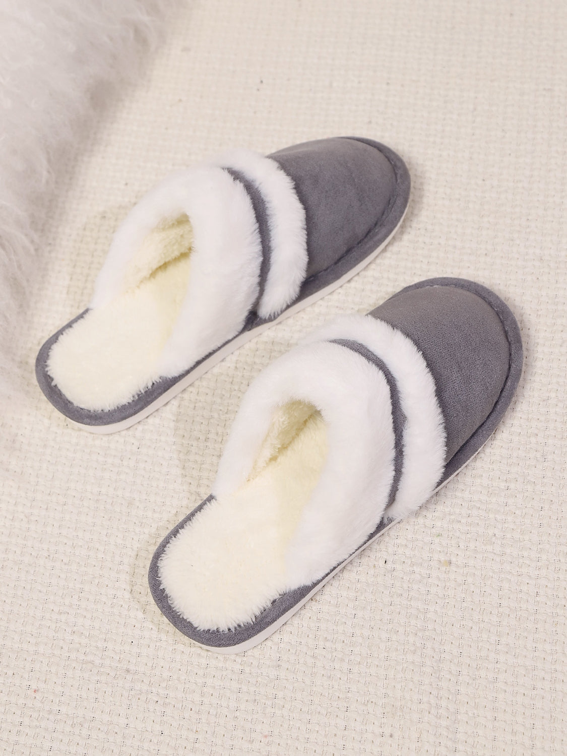 Zephariel Contrast Faux Fur Round Toe Slippers