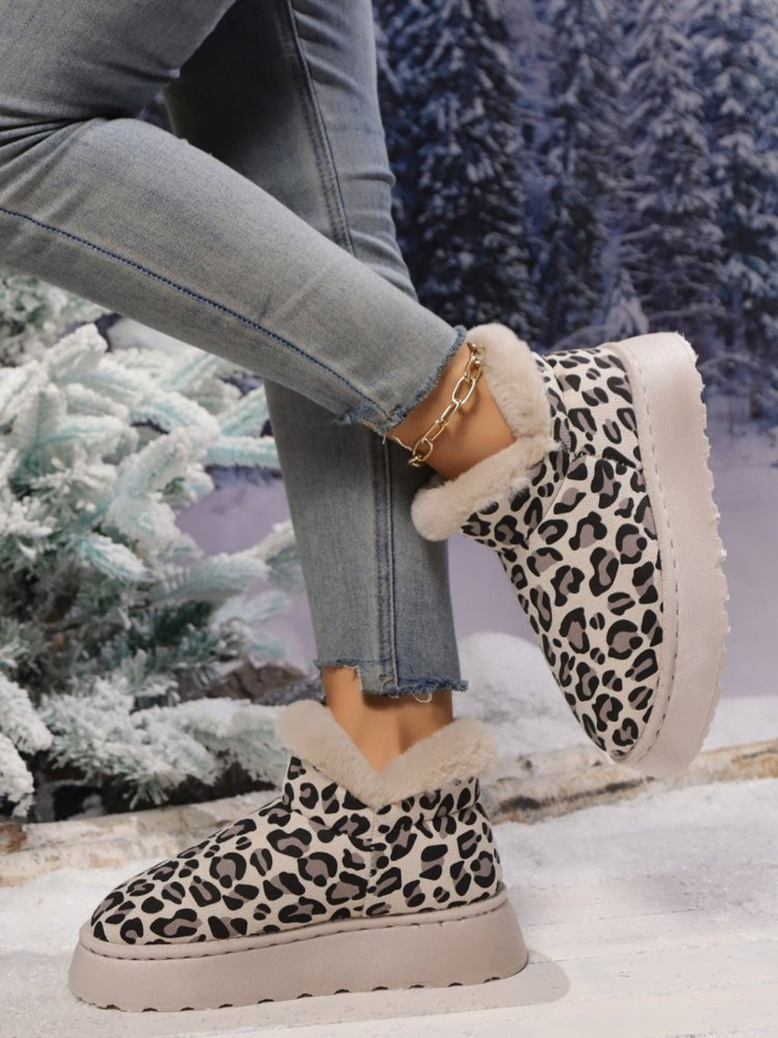 Zephariel Thermal Leopard Round Toe Platform Boots