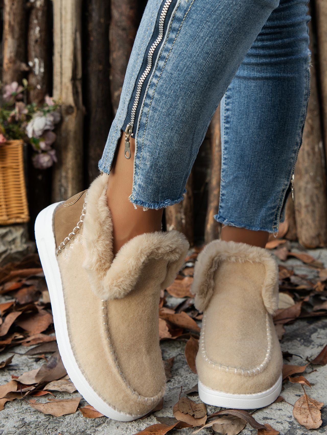 Zephariel Furry Suede Round Toe Flat Sneakers