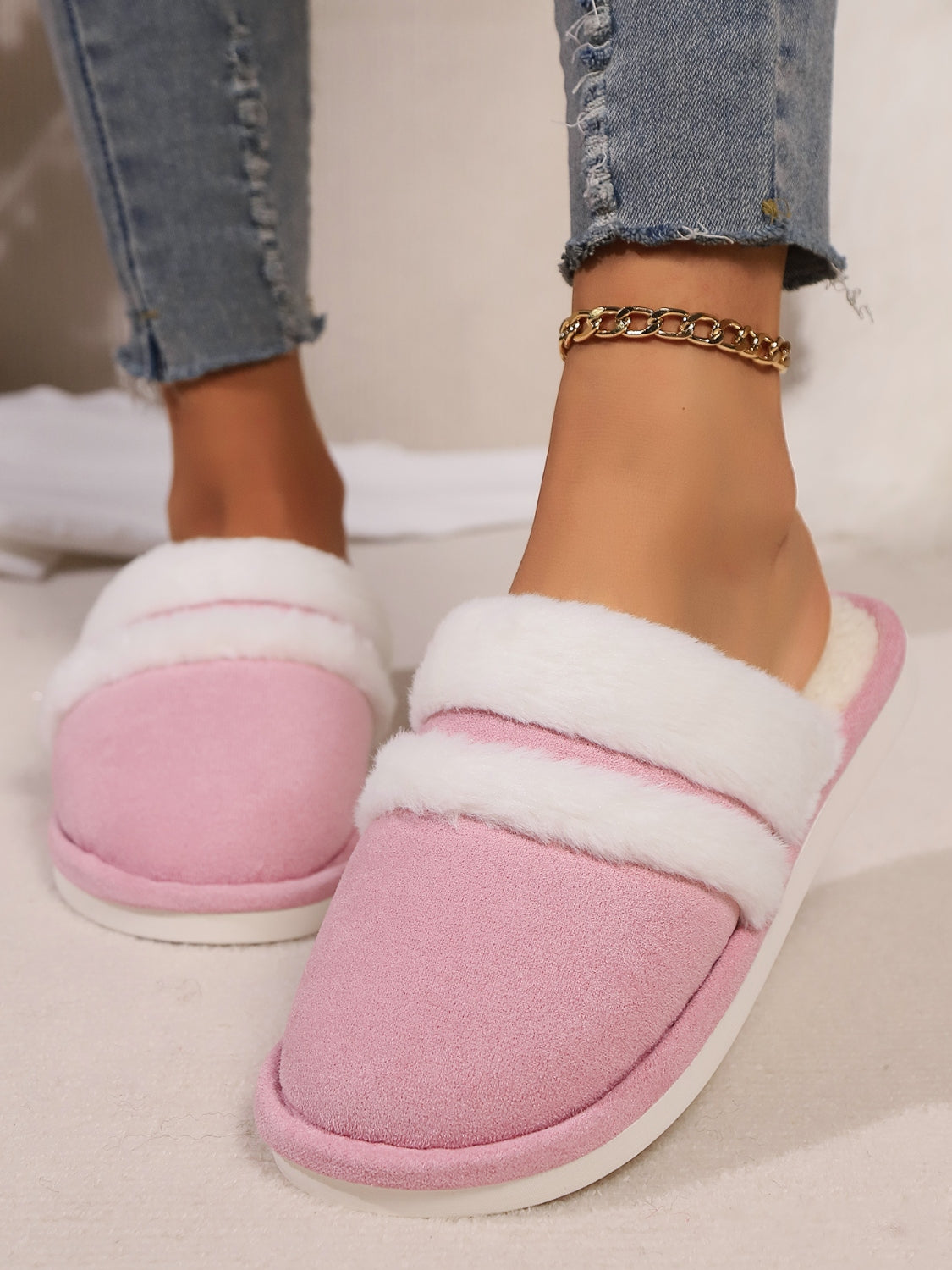 Zephariel Contrast Faux Fur Round Toe Slippers