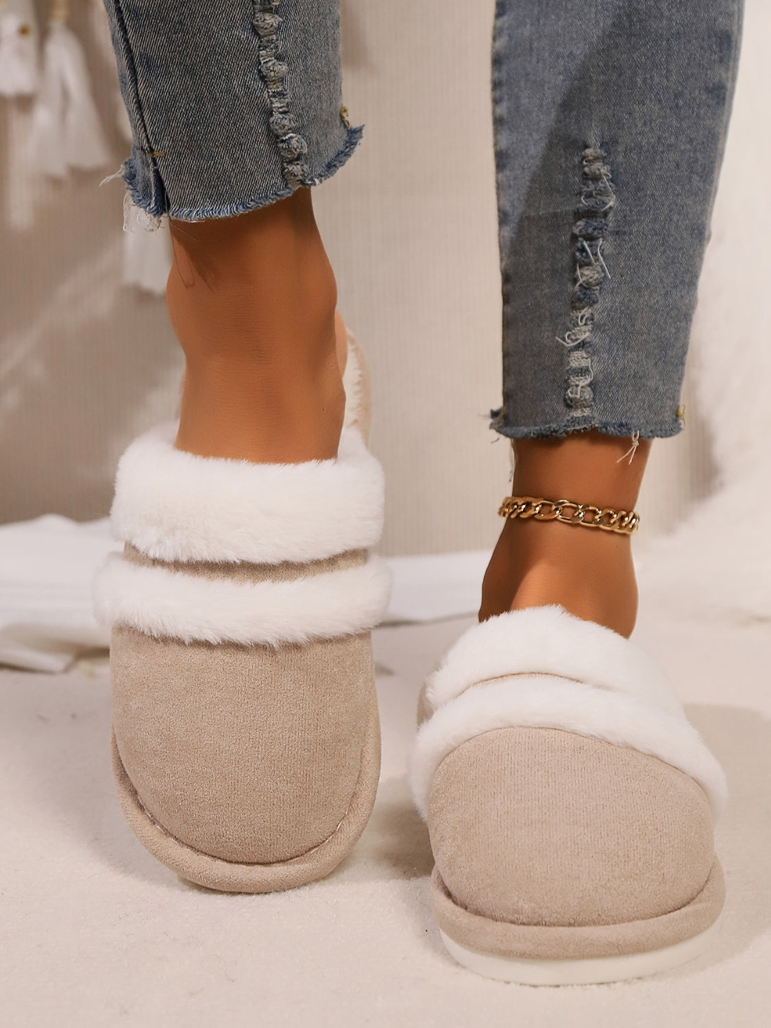 Zephariel Contrast Faux Fur Round Toe Slippers