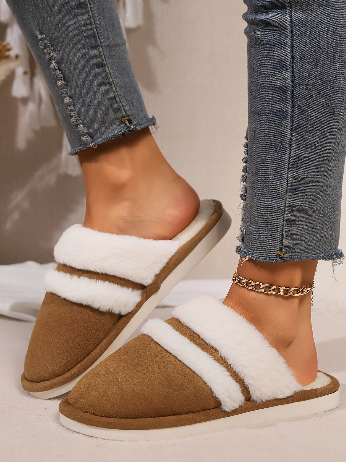 Zephariel Contrast Faux Fur Round Toe Slippers