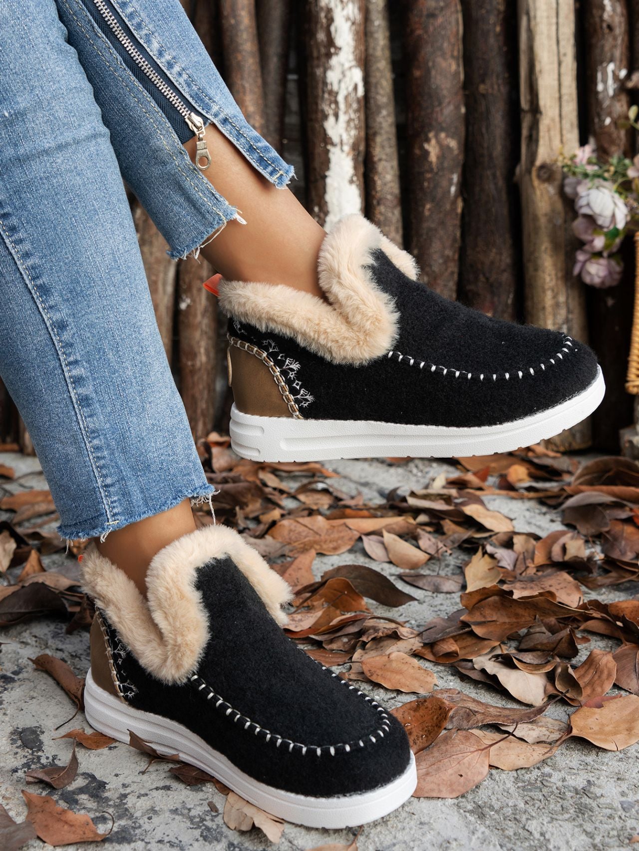 Zephariel Furry Suede Round Toe Flat Sneakers