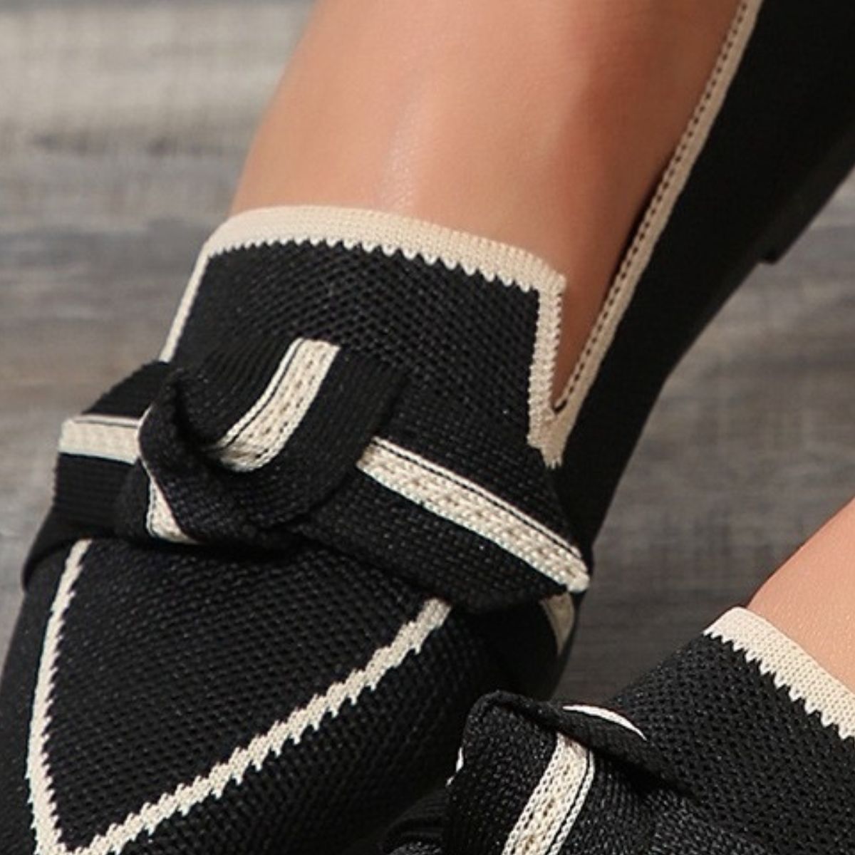 Zephariel Bow Contrast Trim Point Toe Loafers