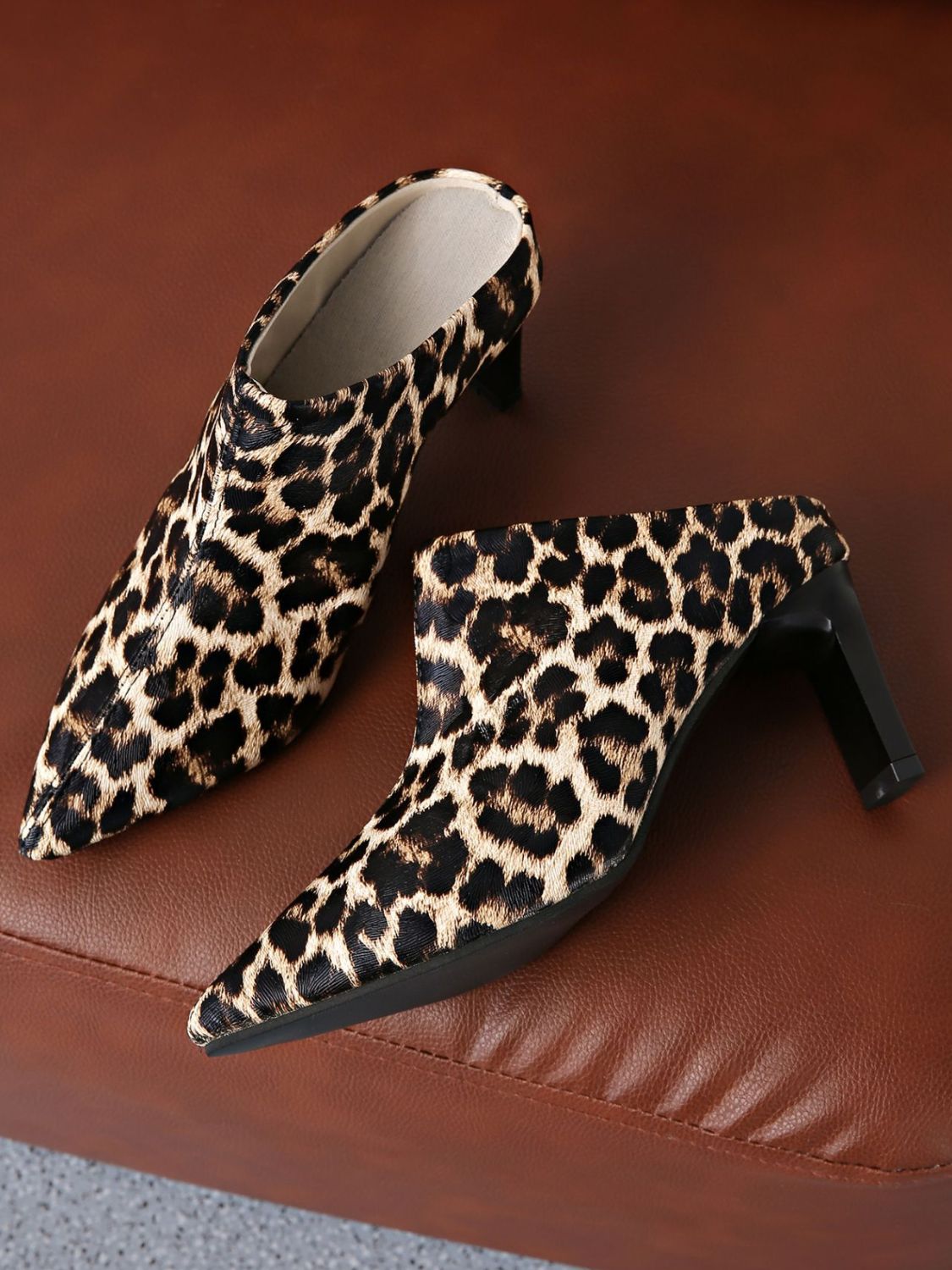 Zephariel PU Leather Leopard Point Toe Pumps