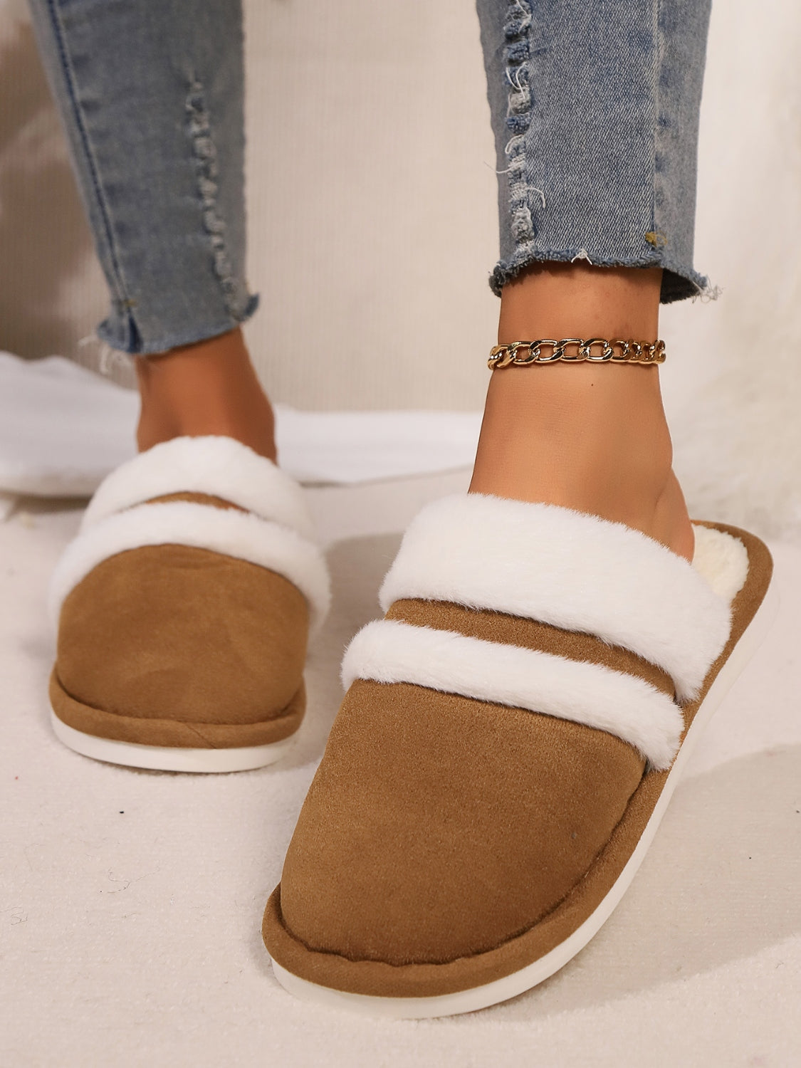 Zephariel Contrast Faux Fur Round Toe Slippers