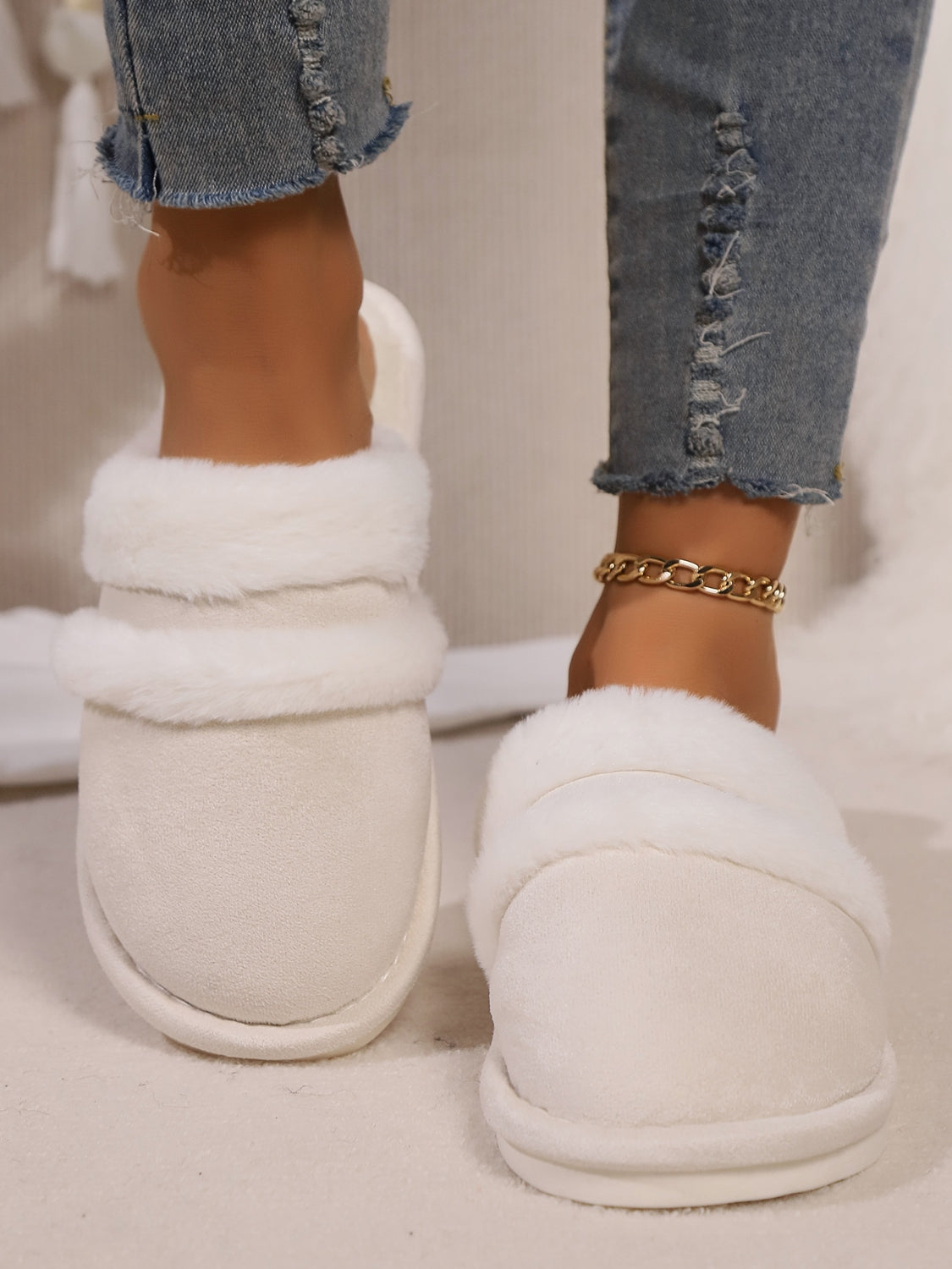 Zephariel Contrast Faux Fur Round Toe Slippers