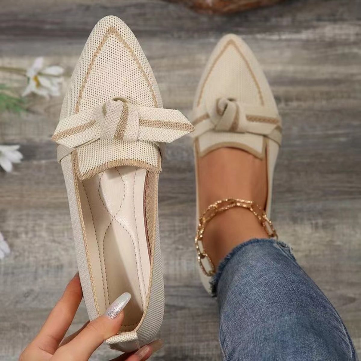 Zephariel Bow Contrast Trim Point Toe Loafers